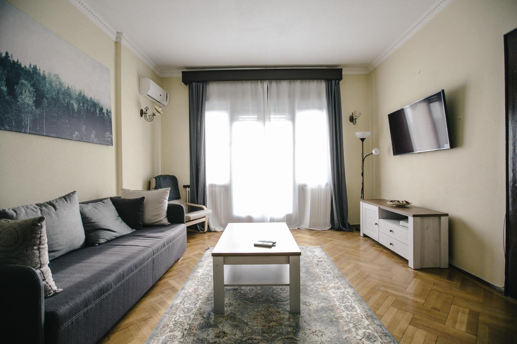 Spacious City View Apartment With Balcony Bucureşti Ngoại thất bức ảnh