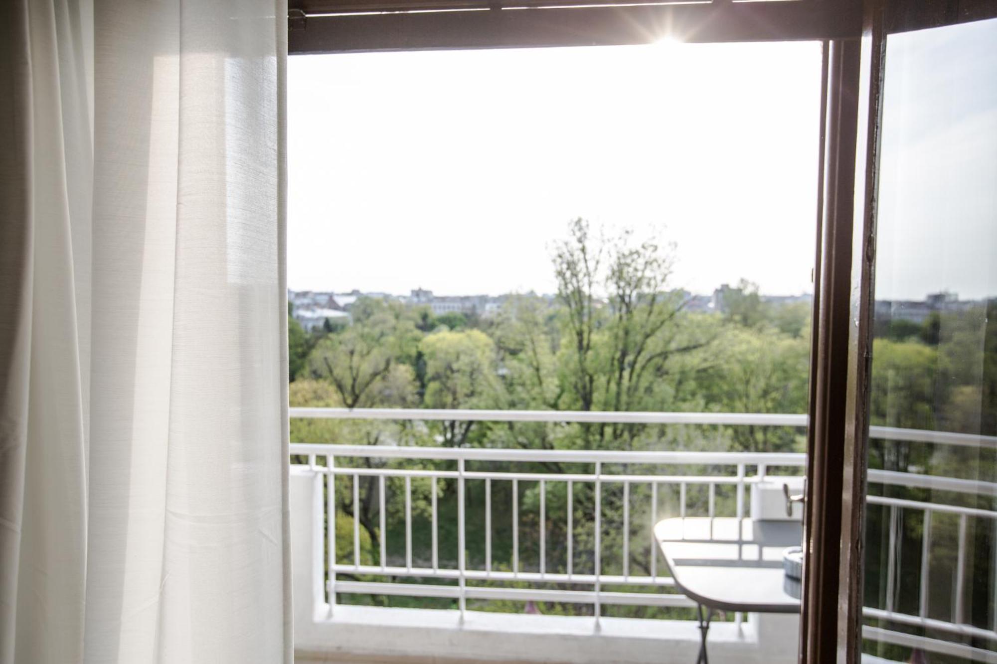 Spacious City View Apartment With Balcony Bucureşti Ngoại thất bức ảnh