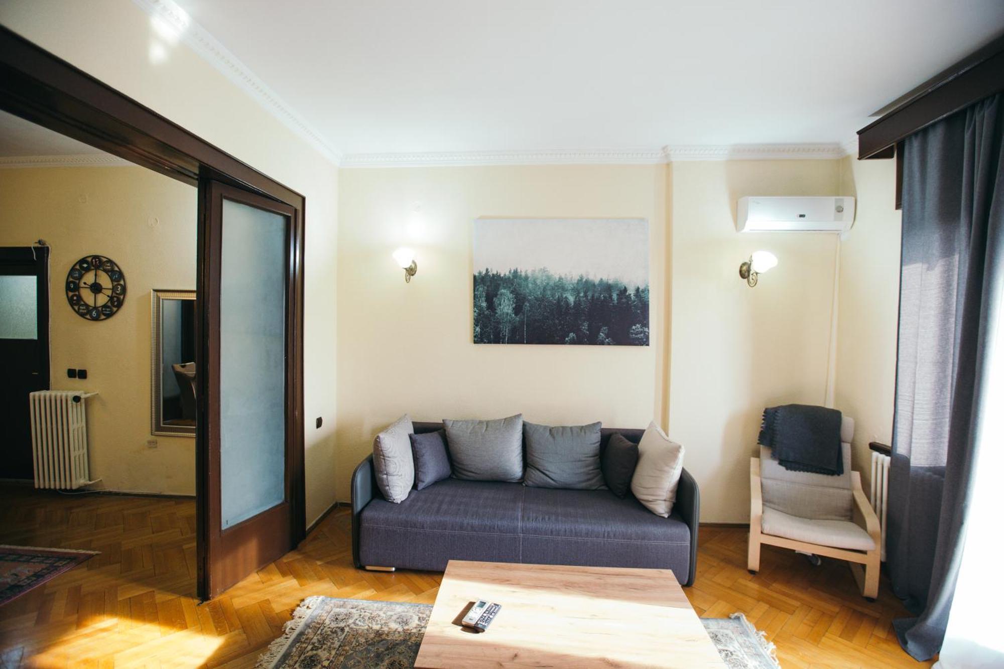 Spacious City View Apartment With Balcony Bucureşti Ngoại thất bức ảnh