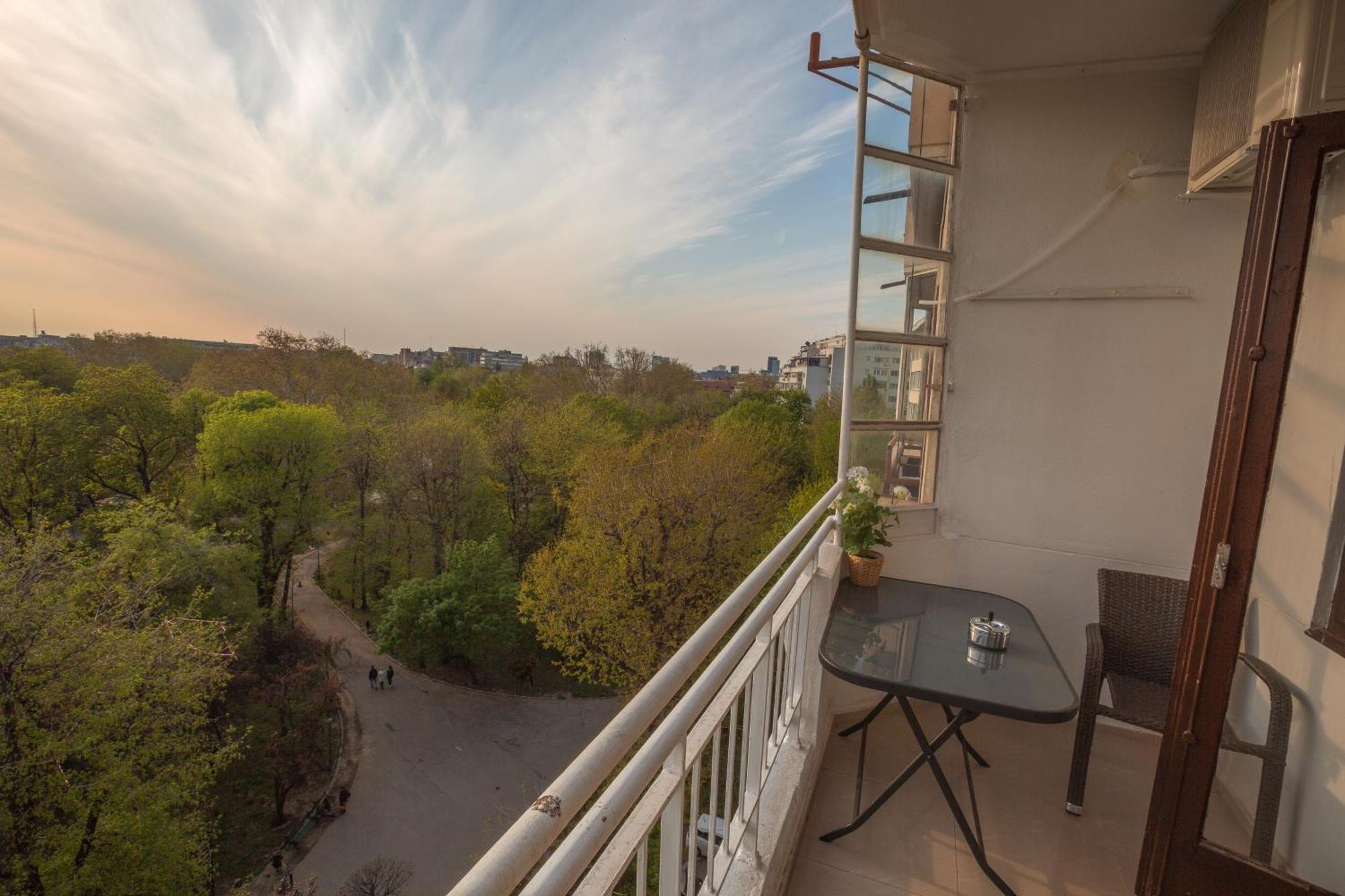 Spacious City View Apartment With Balcony Bucureşti Ngoại thất bức ảnh