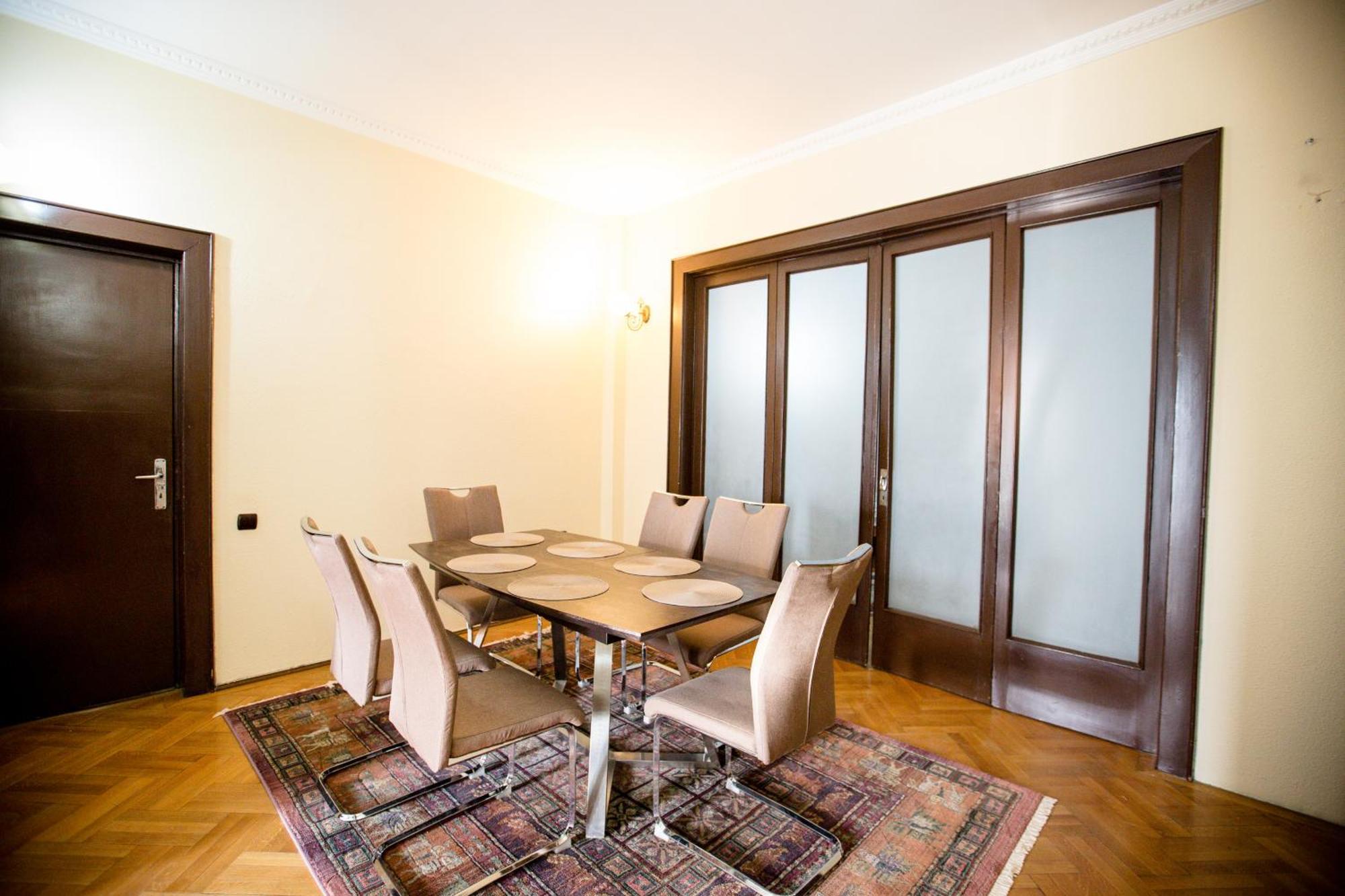 Spacious City View Apartment With Balcony Bucureşti Ngoại thất bức ảnh