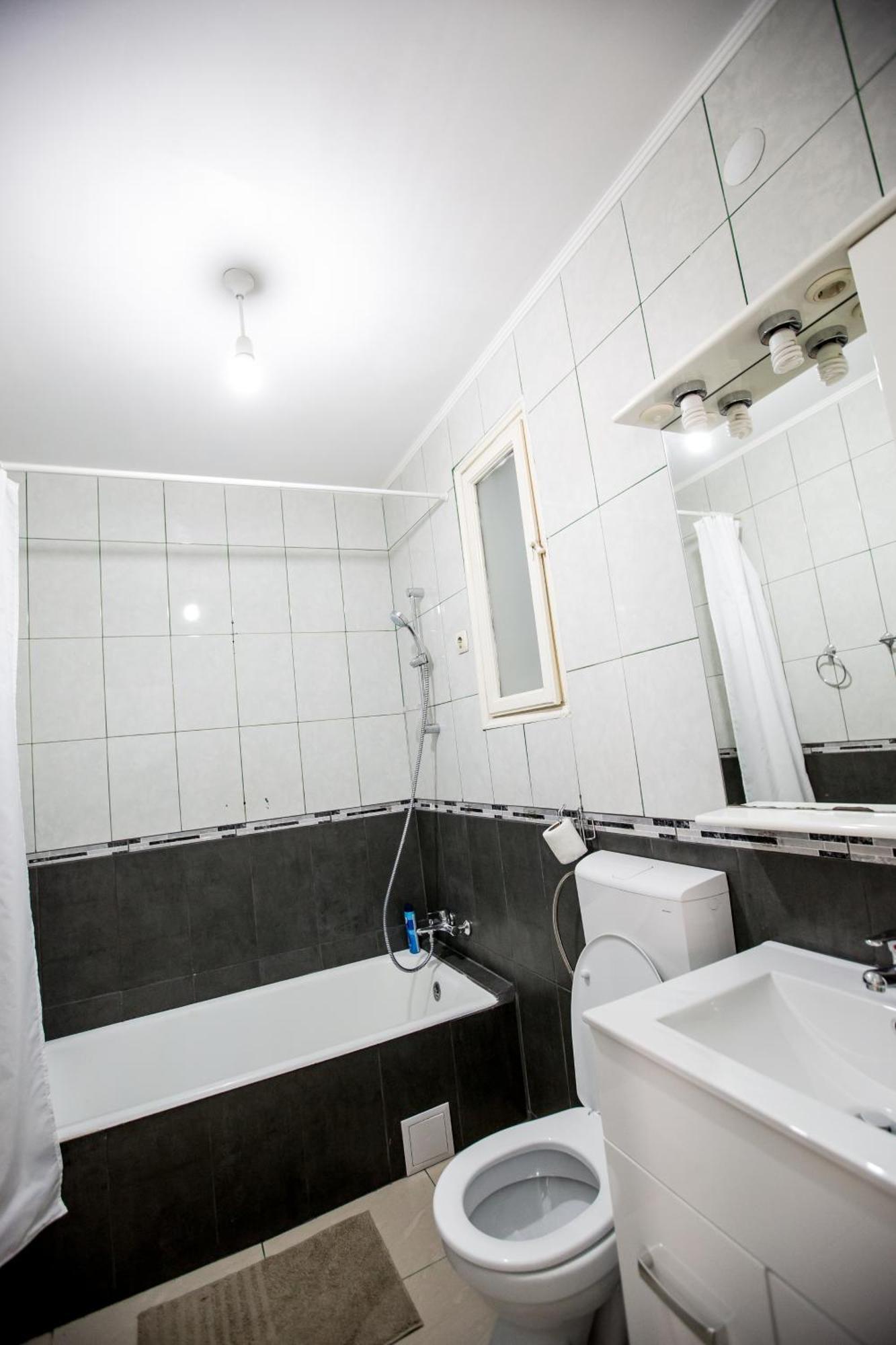 Spacious City View Apartment With Balcony Bucureşti Ngoại thất bức ảnh