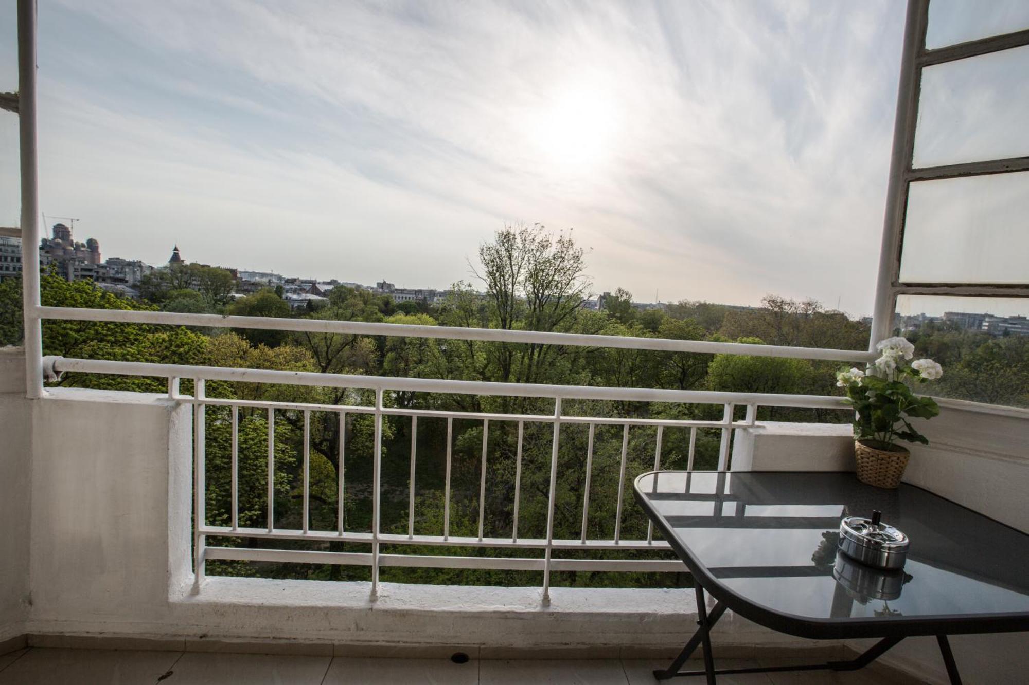 Spacious City View Apartment With Balcony Bucureşti Ngoại thất bức ảnh