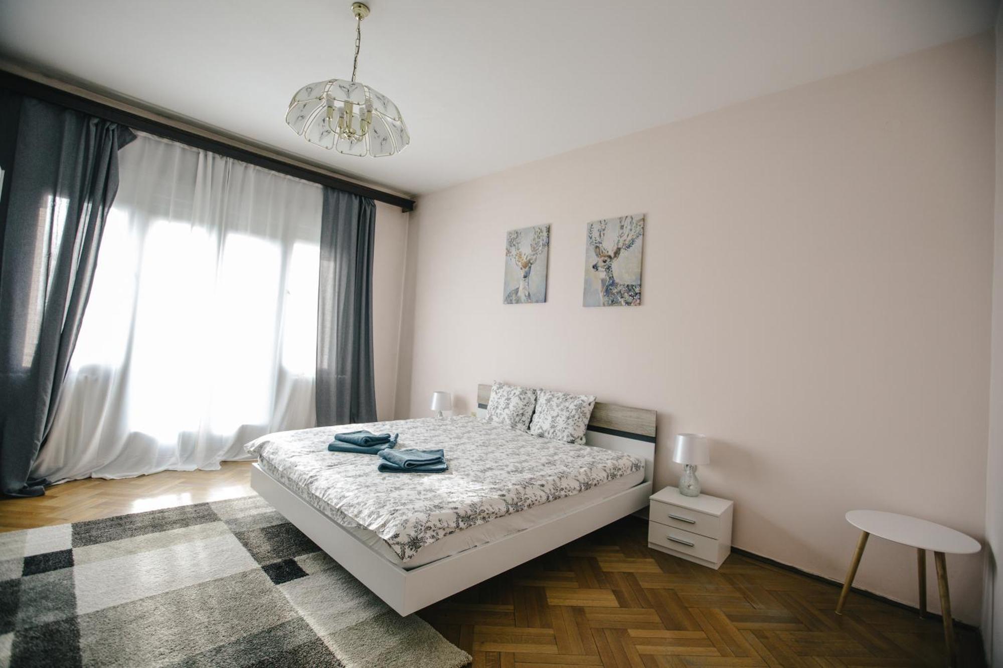 Spacious City View Apartment With Balcony Bucureşti Ngoại thất bức ảnh